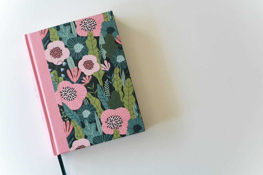 Daily Wisdom Devotional Bible for Teen Girls