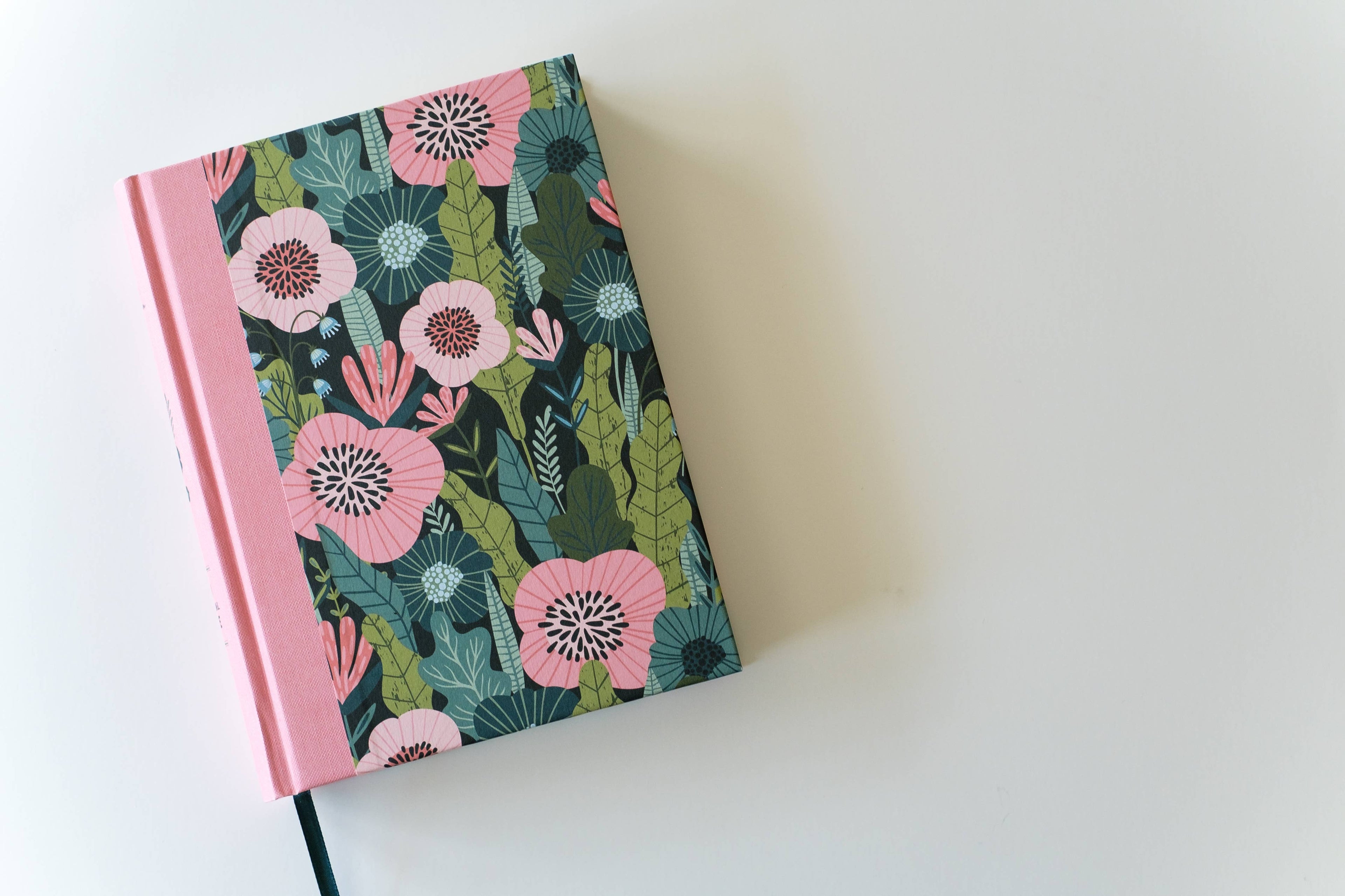 Daily Wisdom Devotional Bible for Teen Girls