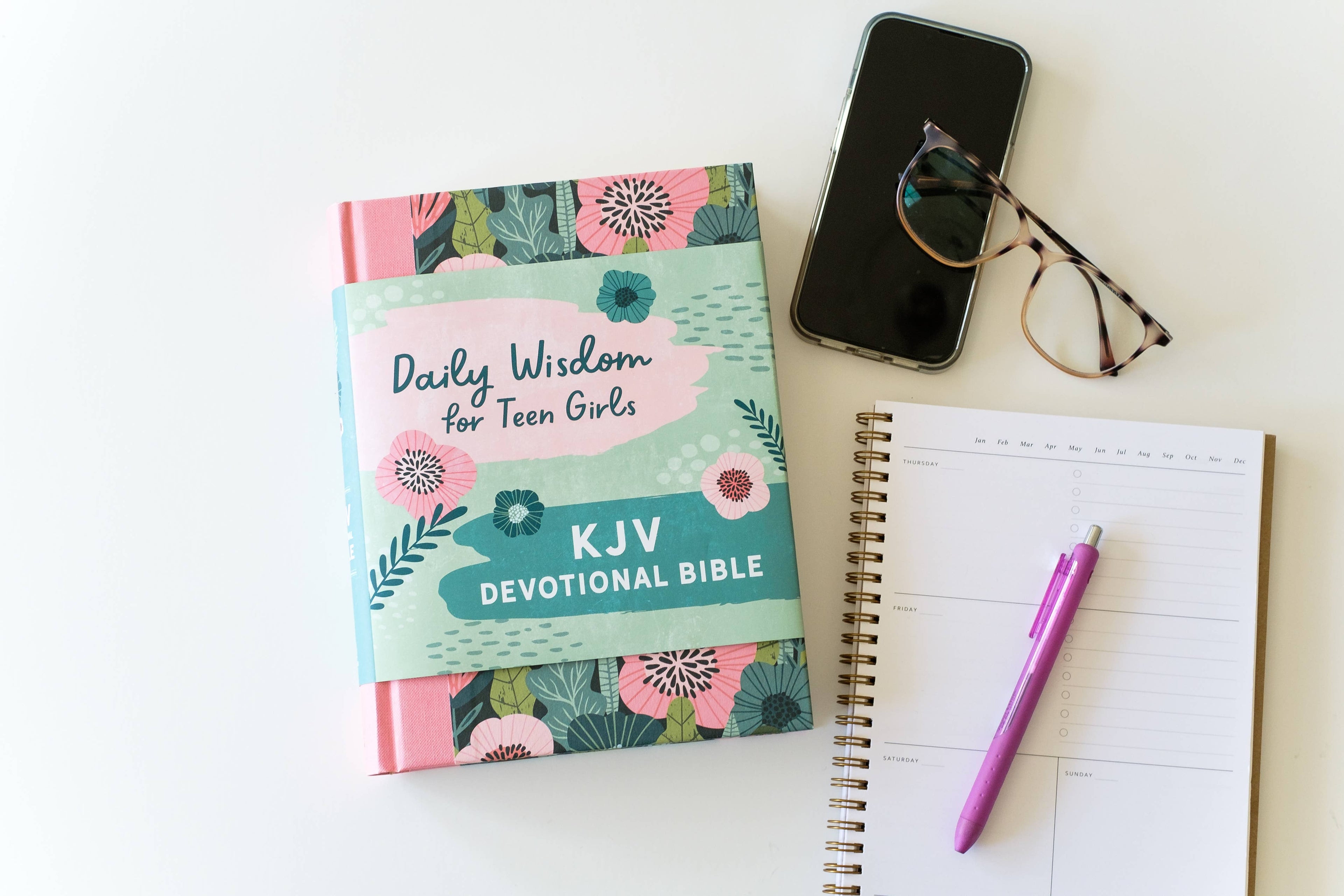 Daily Wisdom Devotional Bible for Teen Girls